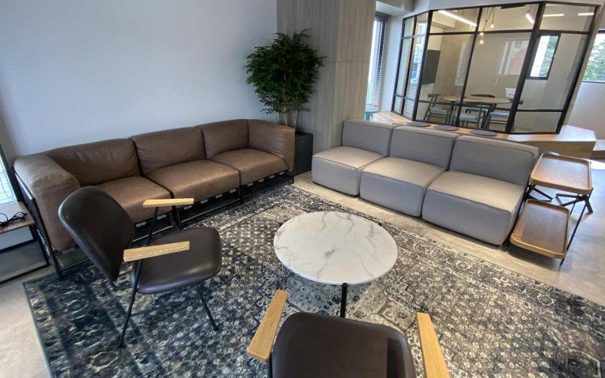 渋谷駅徒歩圏内、クリエイティブ系企業に最適な内装家具付きフルセットアップオフィスの写真4