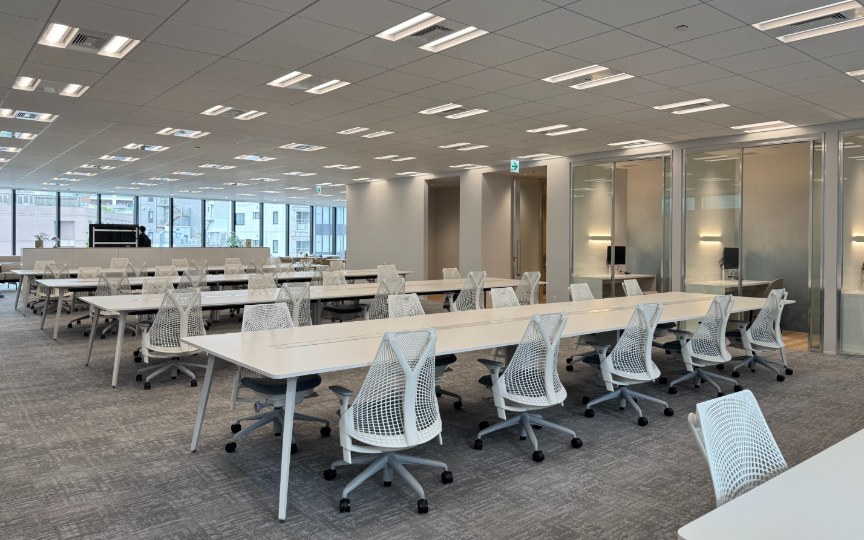 飯田橋駅徒歩4分、充実の共用設備と環境性能を備えた新築フルセットアップオフィス