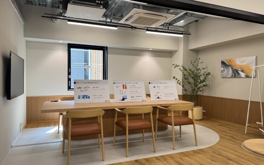 新橋駅徒歩3分！抜群の立地で機能性も十分の家具・什器付き新築フルセットアップオフィスの写真2