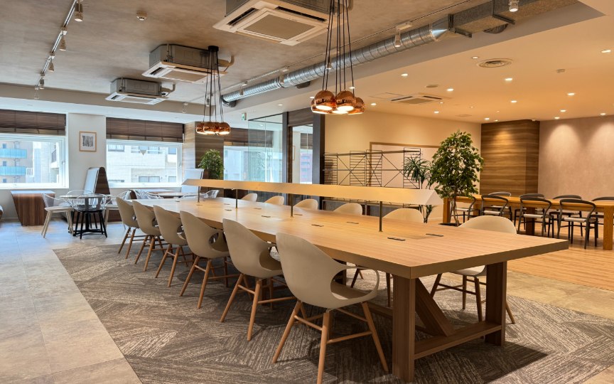 【仲介手数料不要】新宿御苑前駅徒歩6分、大規模向け内装付きセットアップオフィス