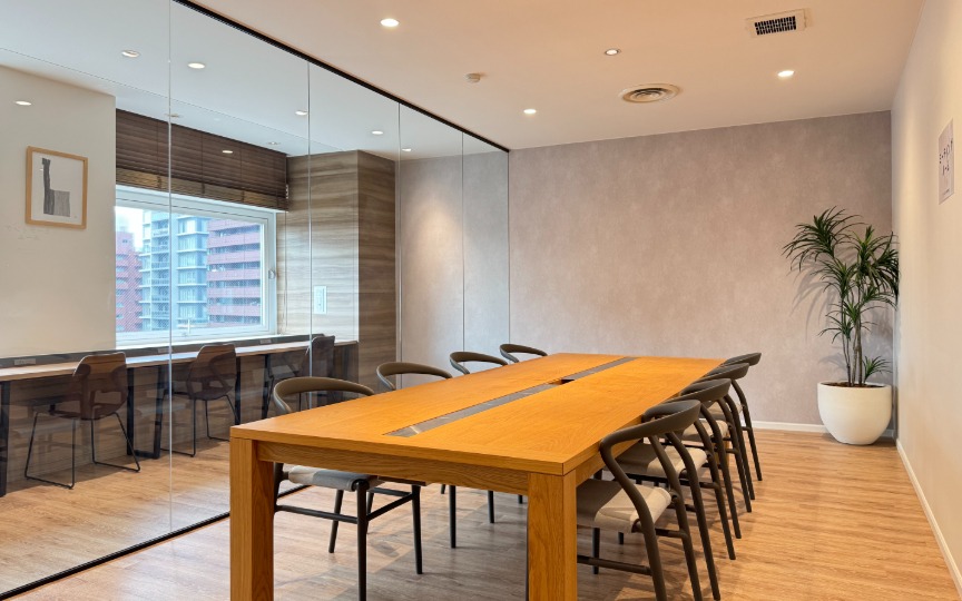 【仲介手数料不要】新宿御苑前駅徒歩6分、大規模向け内装付きセットアップオフィスの写真n4