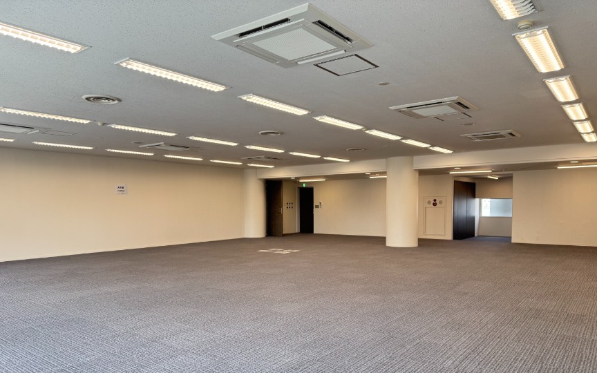 【仲介手数料不要】新宿御苑前駅徒歩6分、大規模向け内装付きセットアップオフィスの写真n9