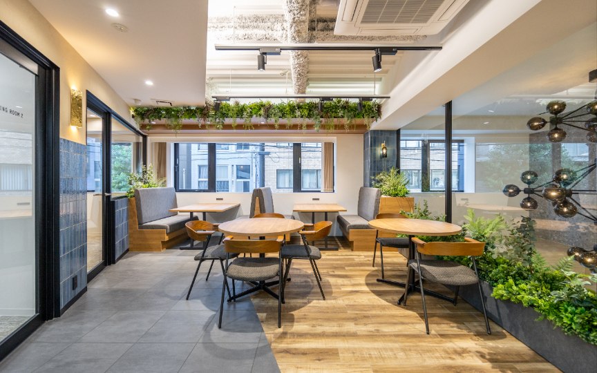 浜松町駅徒歩2分！会議室完備、カフェ風オープンスペースが魅力のセットアップオフィスの写真3