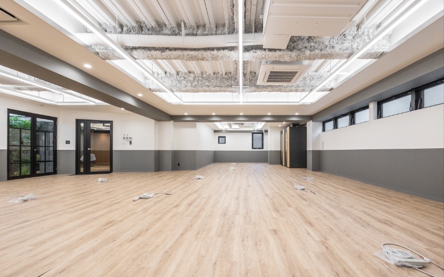 浜松町駅徒歩2分！会議室完備、カフェ風オープンスペースが魅力のセットアップオフィスの写真8