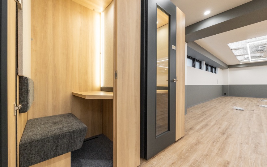 浜松町駅徒歩2分！会議室完備、カフェ風オープンスペースが魅力のセットアップオフィスの写真9