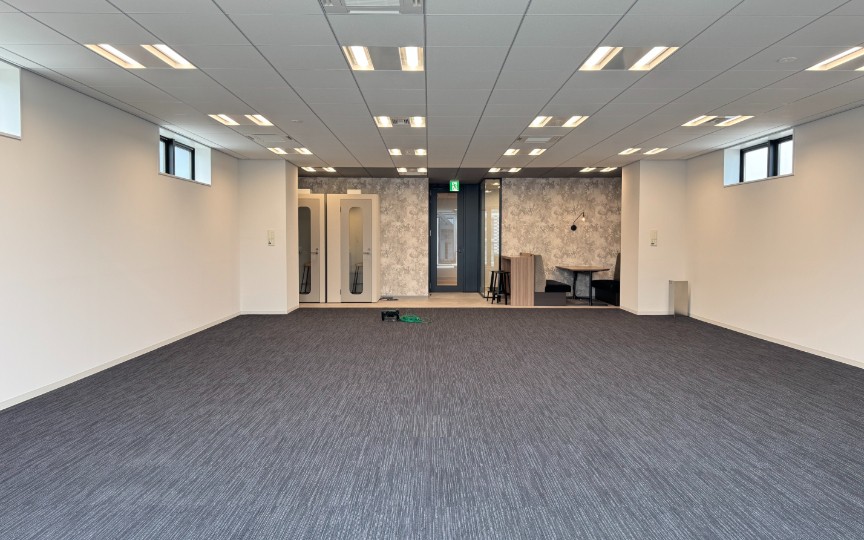 秋葉原駅徒歩1分！内装完備の新築セットアップオフィス