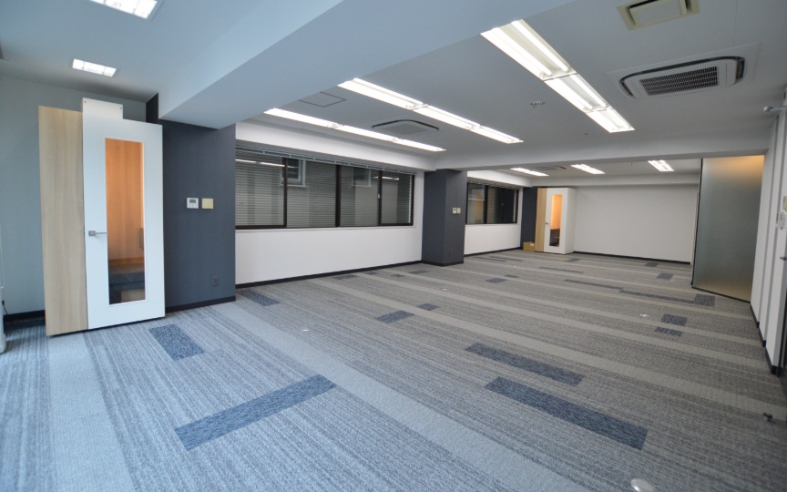 【仲介手数料不要】八丁堀駅徒歩1分、内装完備のセットアップオフィス