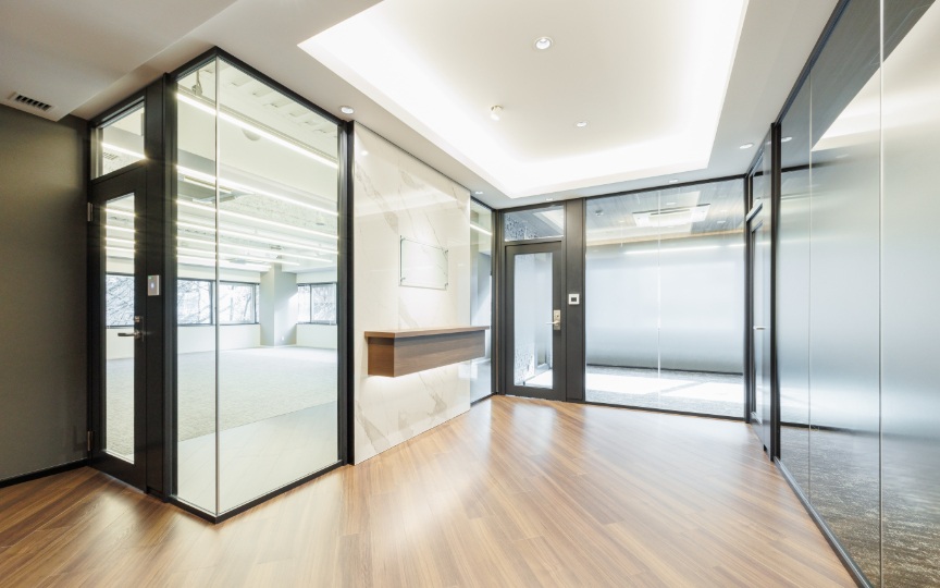 水天宮前駅徒歩3分、明るく快適な環境が魅力の内装付きセットアップオフィスの写真3