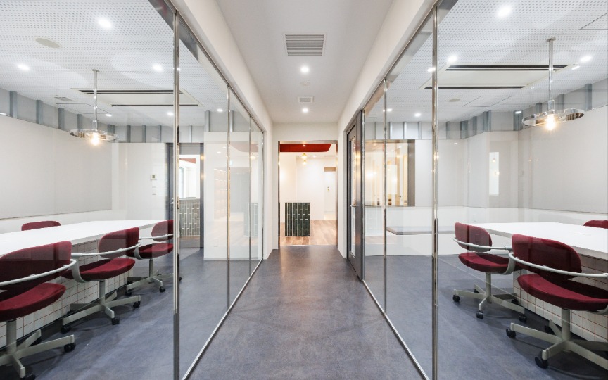 【仲介手数料不要】浜松町駅至近、会議室3室・テレカンブース5室完備のセットアップオフィスの写真6