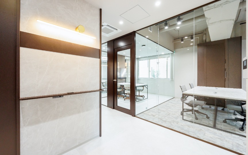 芝公園駅徒歩2分！移転コストが大幅削減可能な新装フルセットアップオフィスの写真2