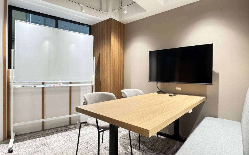 【敷金・原状回復不要】渋谷駅徒歩5分！12名規模の築浅フルセットアップオフィスの写真3