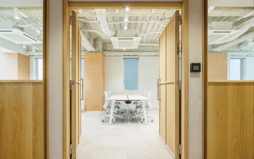 【仲介手数料無料】渋谷駅付近、敷金0／原状回復不要のWi-Fi付フルセットアップオフィスの写真2