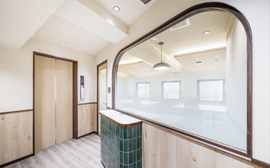 【敷金0・原状回復不要】新橋駅徒歩5分の家具・Wi-Fi付きフルセットアップオフィスの写真3