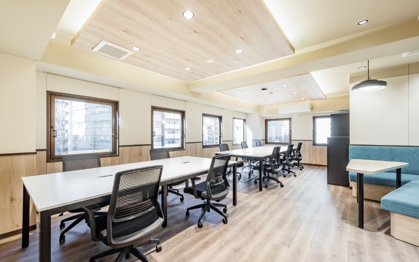 【敷金0・原状回復不要】新橋駅徒歩5分の家具・Wi-Fi付きフルセットアップオフィスの写真4