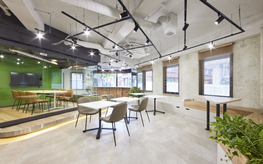 高田馬場駅徒歩3分、コミュニケーションが生まれる仕掛け満載のフルセットアップオフィスの写真2