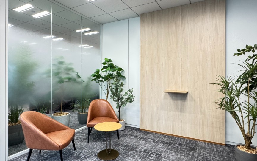 港区虎ノ門エリア、充実のワークスペースと共用設備が魅力の新築フルセットアップオフィスの写真10