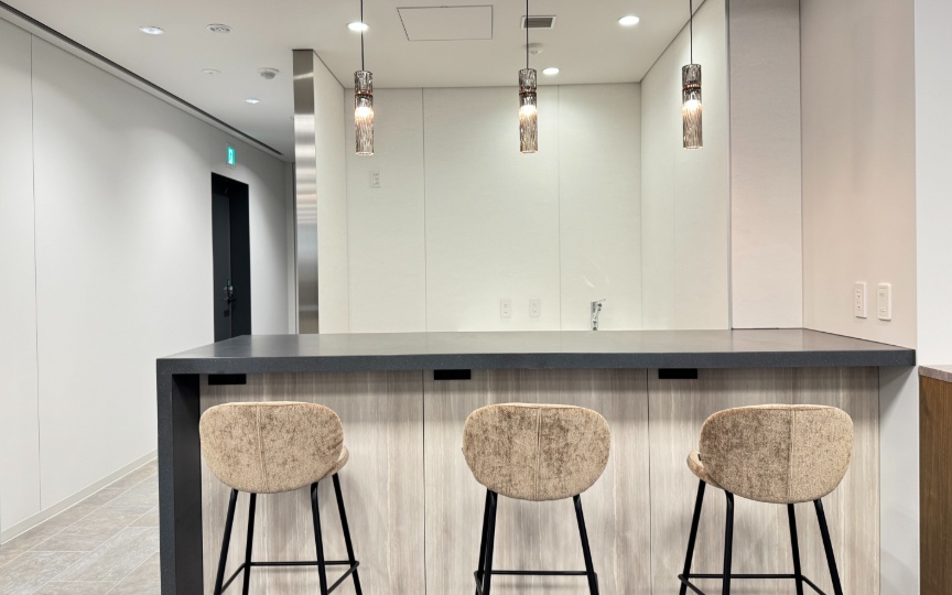 港区虎ノ門エリア、充実のワークスペースと共用設備が魅力の新築フルセットアップオフィスの写真4