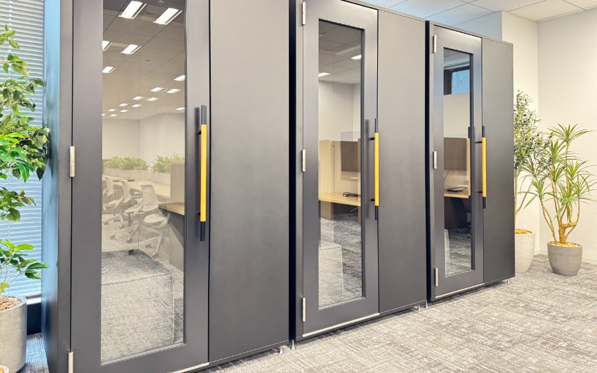 港区虎ノ門エリア、充実のワークスペースと共用設備が魅力の新築フルセットアップオフィスの写真7