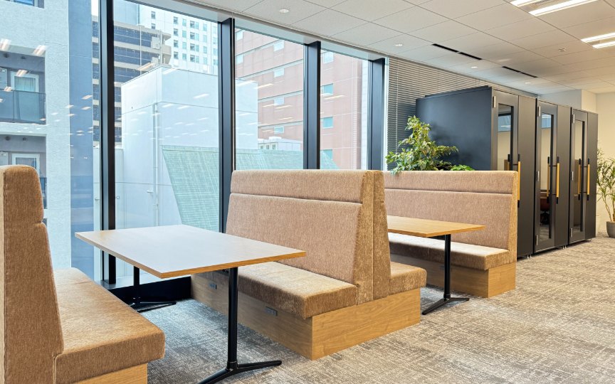 港区虎ノ門エリア、充実のワークスペースと共用設備が魅力の新築フルセットアップオフィスの写真9