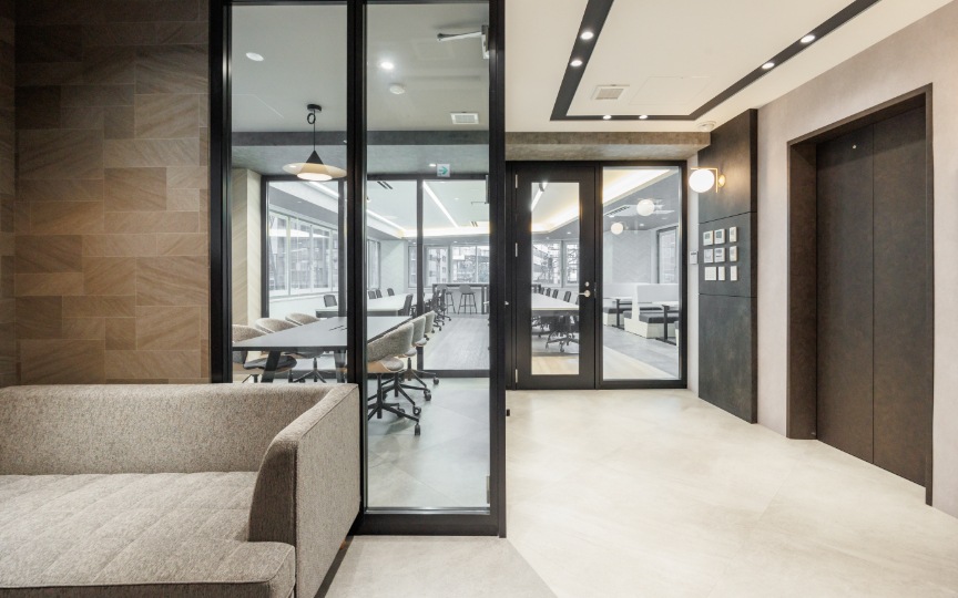 神田駅徒歩2分！2023年リニューアル、内装・家具完備のフルセットアップオフィスの写真4