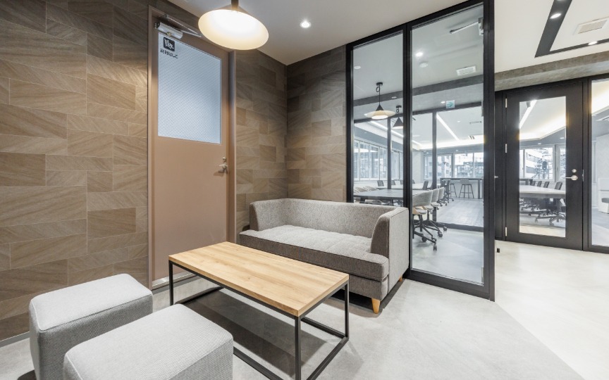 神田駅徒歩2分！2023年リニューアル、内装・家具完備のフルセットアップオフィスの写真5