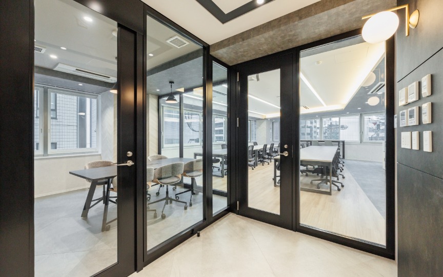 神田駅徒歩2分！2023年リニューアル、内装・家具完備のフルセットアップオフィスの写真6