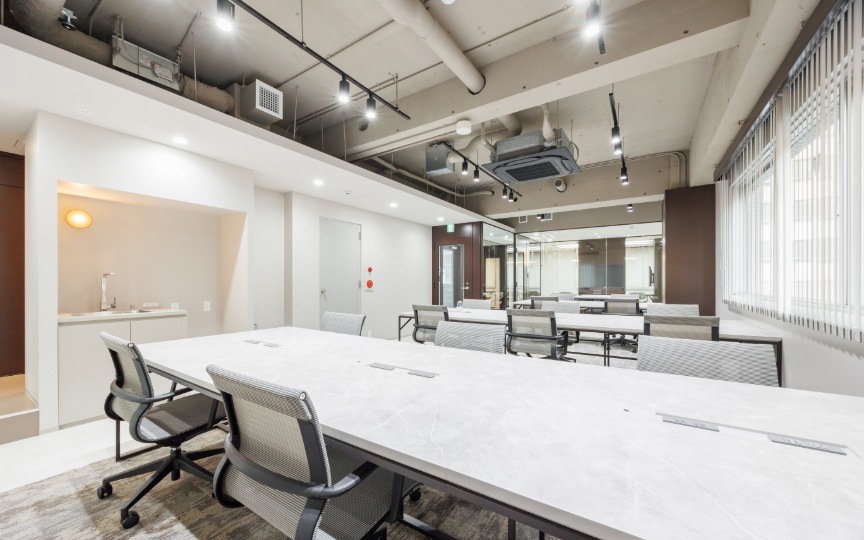 【敷金最大0・原状回復不要】芝公園駅徒歩2分、Wi-Fi完備のフルセットアップオフィスの写真1