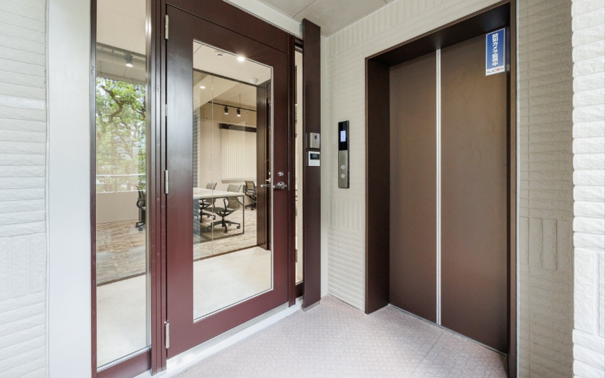 【敷金最大0・原状回復不要】芝公園駅徒歩2分、Wi-Fi完備のフルセットアップオフィスの写真2