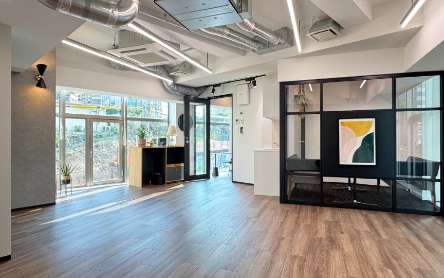 飯田橋駅徒歩1分！会議室設置済みで初期費用を抑えられるセットアップオフィス