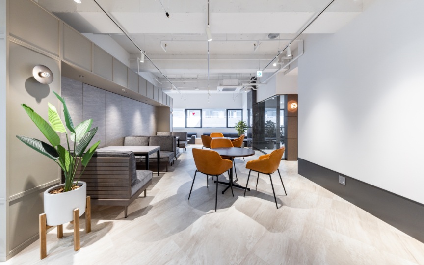 三田駅徒歩5分！最大70席、洗練された内装が魅力の大規模向けセットアップオフィスの写真5