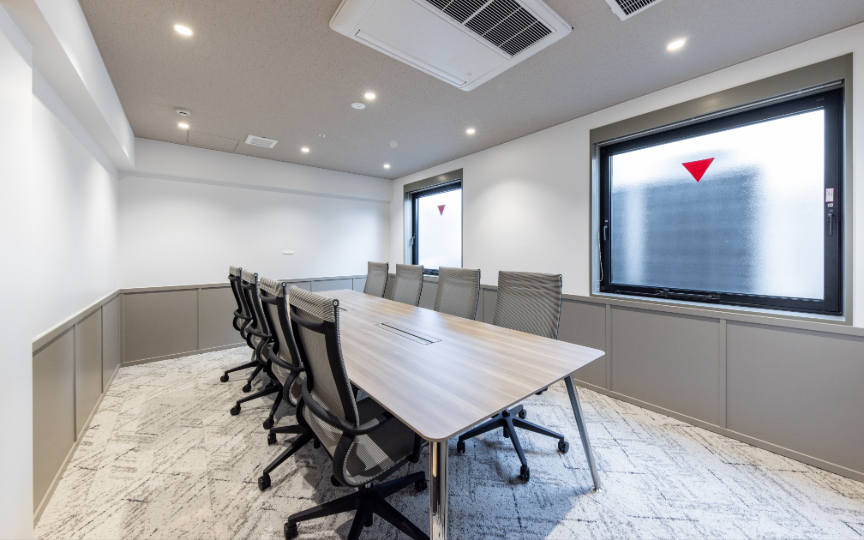 三田駅徒歩5分、デザイン性と柔軟性の高さが魅力の内装付きセットアップオフィスの写真5