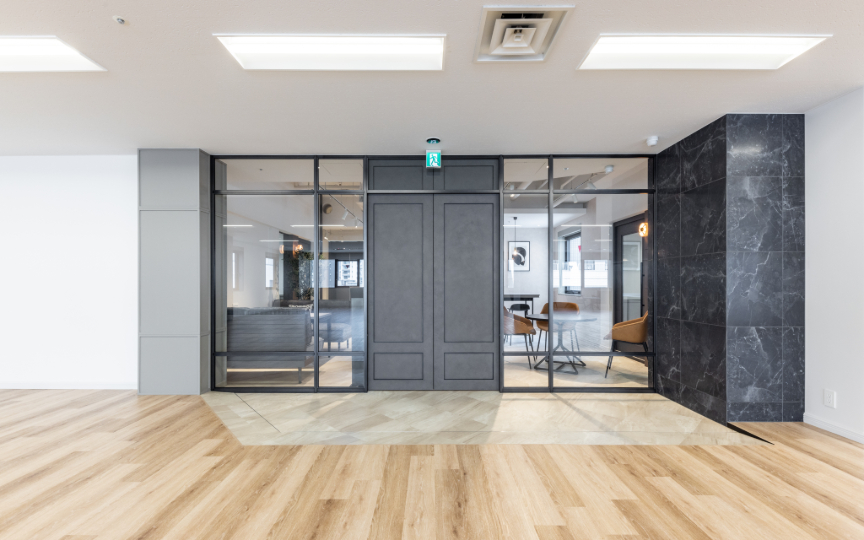 三田駅徒歩5分、デザイン性と柔軟性の高さが魅力の内装付きセットアップオフィスの写真8