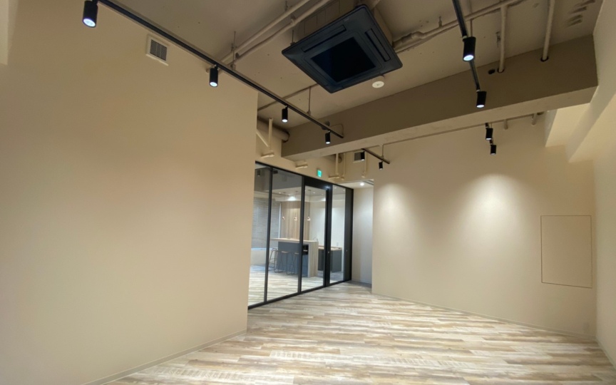 JR秋葉原駅徒歩7分！屋上テラス利用可、開放感のある内装付きのセットアップオフィスの写真7