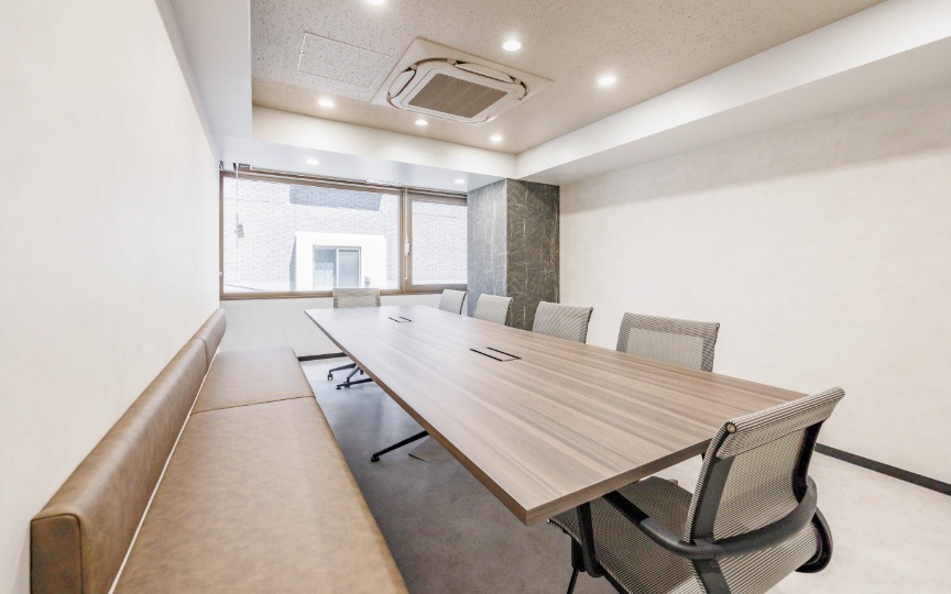 【仲介手数料不要】四谷三丁目駅4分｜設備充実、高級感ある内装のセットアップオフィスの写真10