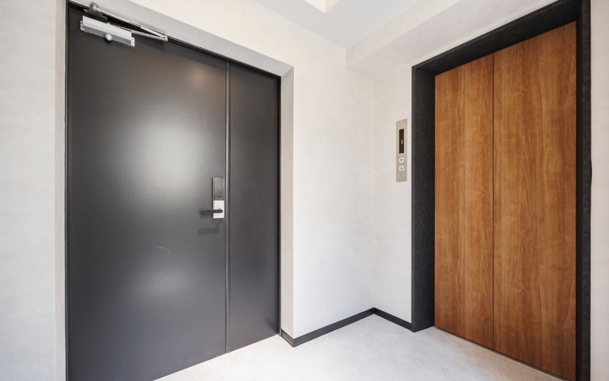 【仲介手数料不要】四谷三丁目駅4分｜設備充実、高級感ある内装のセットアップオフィスの写真2