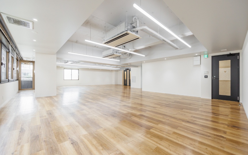 【仲介手数料不要】四谷三丁目駅4分｜設備充実、高級感ある内装のセットアップオフィスの写真3