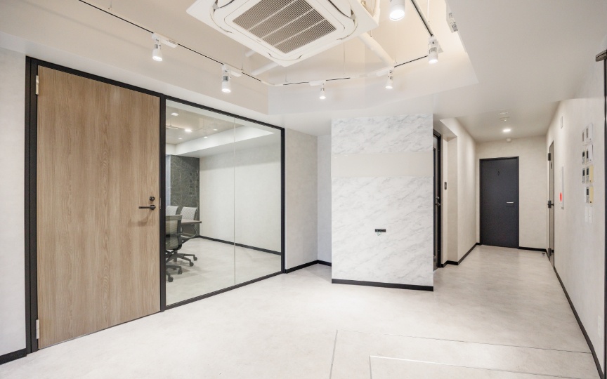 【仲介手数料不要】四谷三丁目駅4分｜設備充実、高級感ある内装のセットアップオフィスの写真7