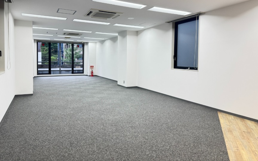 神谷町駅徒歩1分！『麻布台ヒルズ』至近、プレミアムな立地の内装付きセットアップオフィス