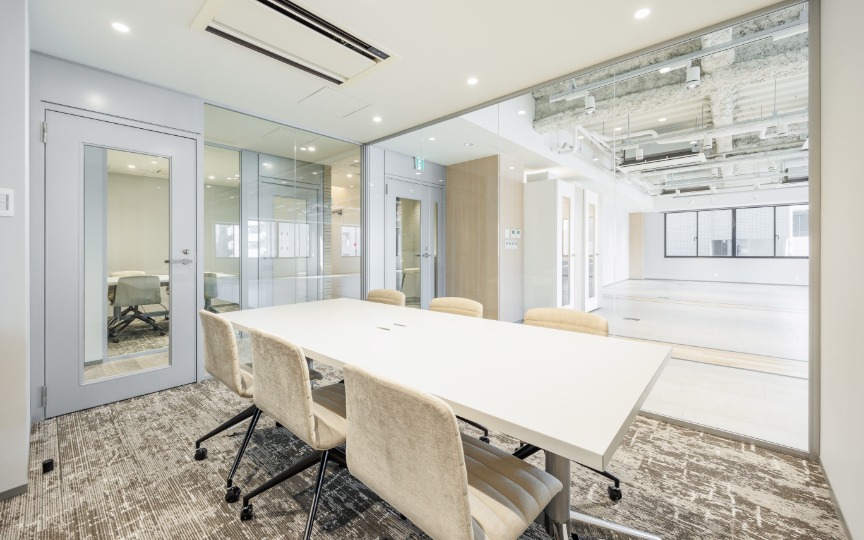 【仲介手数料不要】三田駅徒歩4分｜会議室・テレカンブース各4室完備のセットアップオフィスの写真11