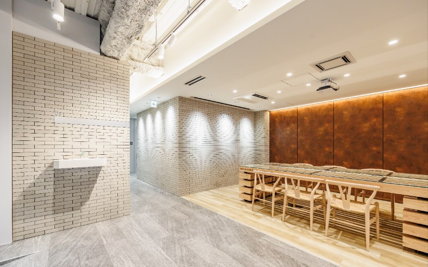 【仲介手数料不要】三田駅徒歩4分｜会議室・テレカンブース各4室完備のセットアップオフィスの写真2