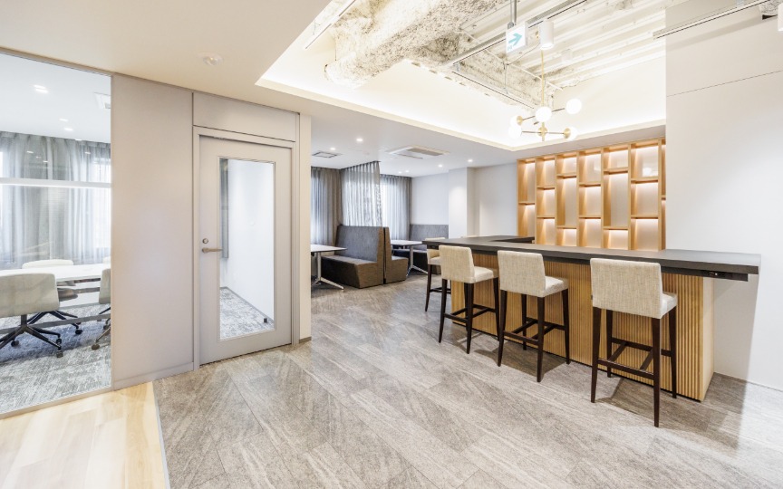 【仲介手数料不要】三田駅徒歩4分｜会議室・テレカンブース各4室完備のセットアップオフィスの写真3