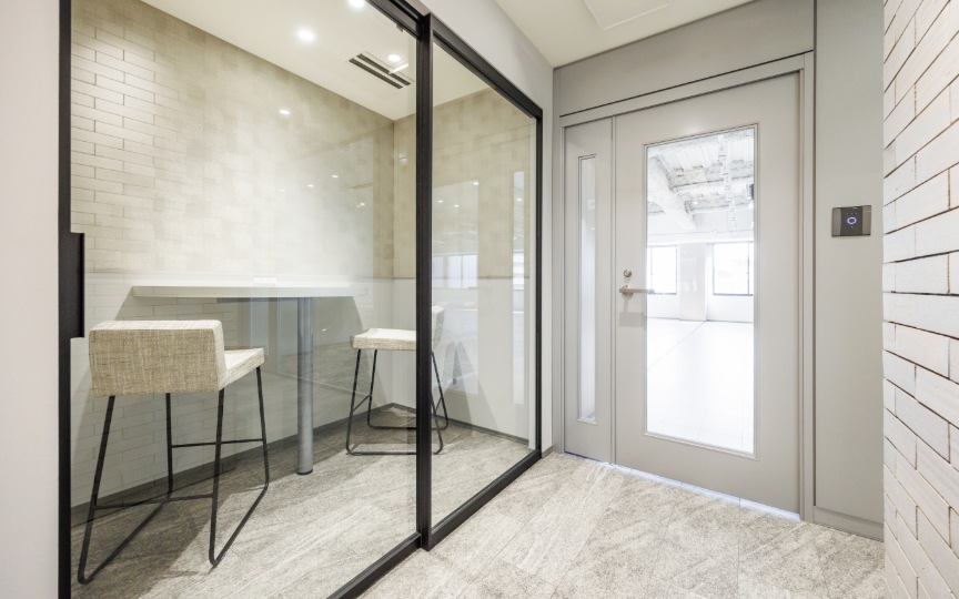 【仲介手数料不要】三田駅徒歩4分｜会議室・テレカンブース各4室完備のセットアップオフィスの写真6