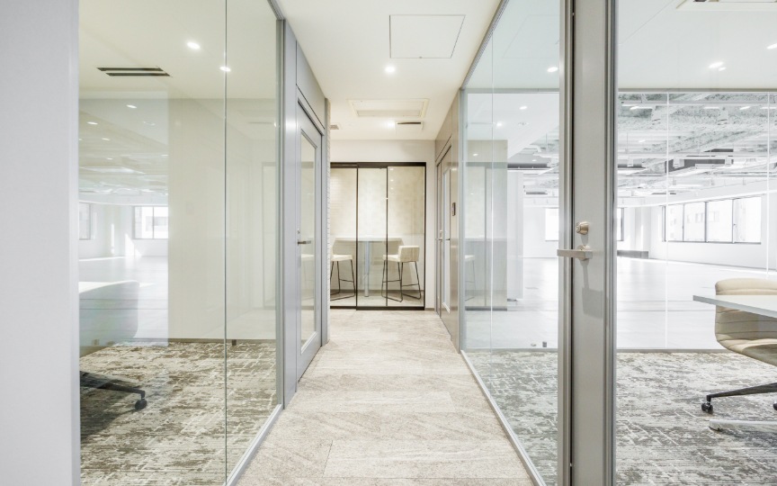 【仲介手数料不要】三田駅徒歩4分｜会議室・テレカンブース各4室完備のセットアップオフィスの写真8