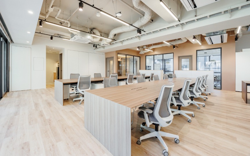 田町駅徒歩5分！原状回復不要の新築フルセットアップオフィスの写真5