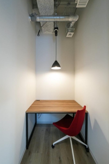 【敷金最大0・原状回復不要】秋葉原駅近くの家具付き新築フルセットアップオフィスの写真1