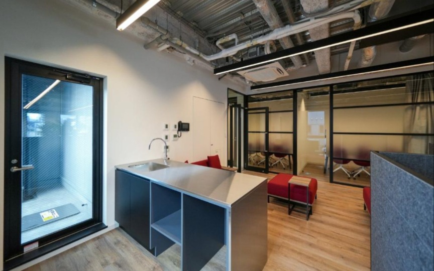 【敷金最大0・原状回復不要】秋葉原駅近くの家具付き新築フルセットアップオフィスの写真4