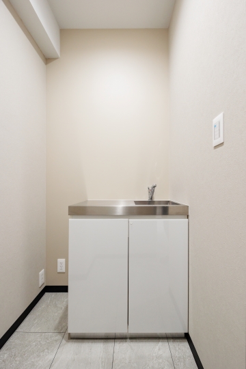 代々木駅徒歩2分！会議室3室完備の新装フルセットアップオフィスの写真1