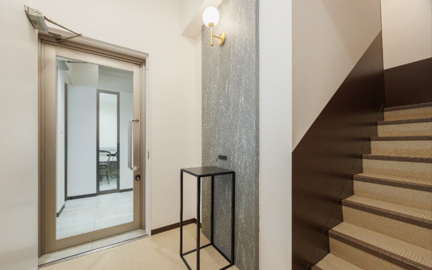 代々木駅徒歩2分！会議室3室完備の新装フルセットアップオフィスの写真2