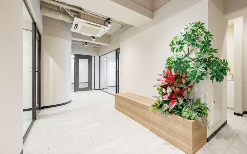 代々木駅徒歩2分！会議室3室完備の新装フルセットアップオフィスの写真5