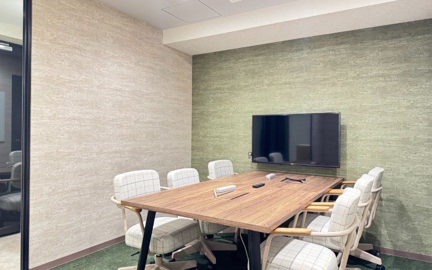 【敷金最大0】渋谷駅徒歩6分！青山通り沿い、屋上テラス付きの築浅フルセットアップオフィスの写真2